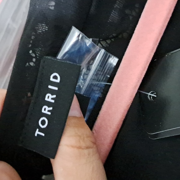 NWT TORRID LACE LONG SLEEVE PEPLUM BLOUSE. - Picture 4 of 8